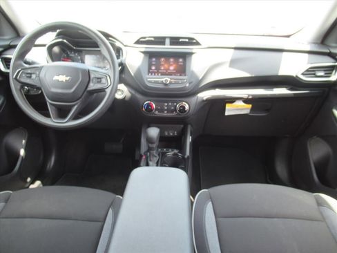 Used 2023 Chevrolet TrailBlazer LT AWD/4WD image 12