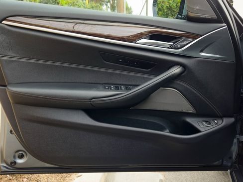 Used 2018 BMW 530e image 12