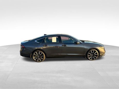 Used 2025 Honda Accord Touring image 6