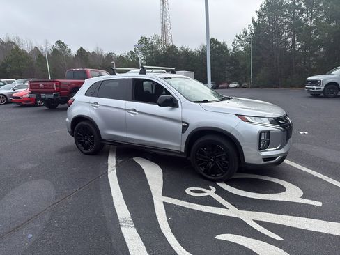 Used 2023 Mitsubishi Outlander Sport SE image 12