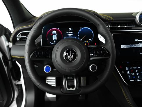 New 2025 Maserati Grecale Modena image 33