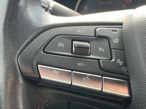 Used 2021 Cadillac XT4 Premium Luxury FWD image 36