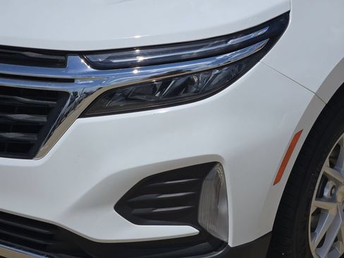 Used 2022 Chevrolet Equinox LT FWD image 10