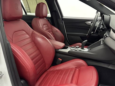 Used 2022 Alfa Romeo Giulia Veloce image 35