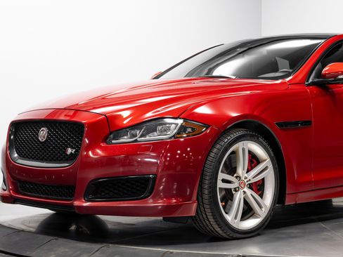 Used 2016 Jaguar XJ R image 4