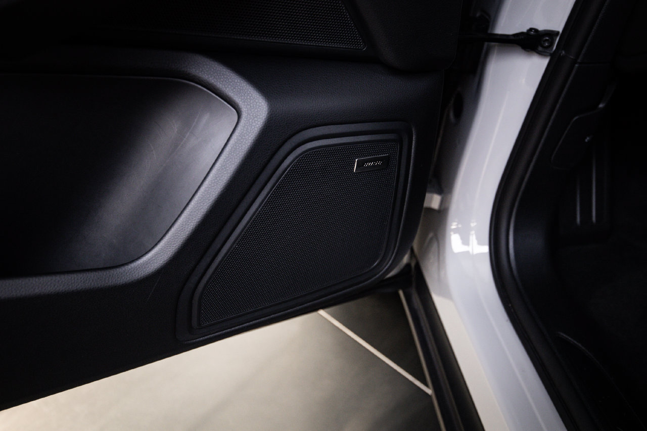 Certified 2025 Porsche Macan AWD/4WD image 20