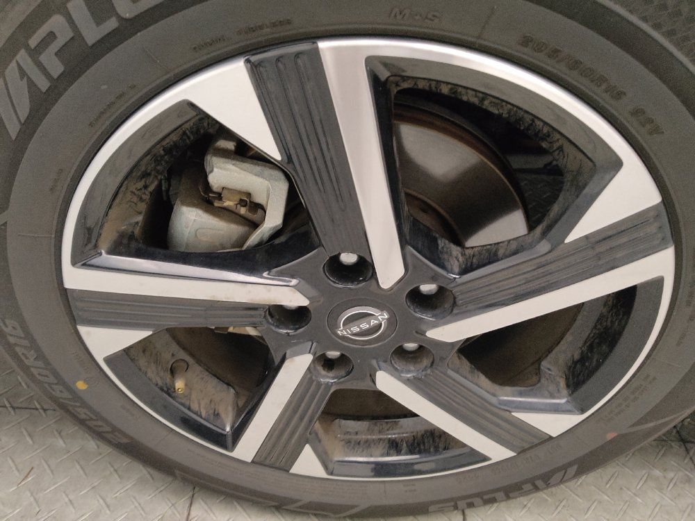 Used 2025 Nissan Sentra SV FWD image 31