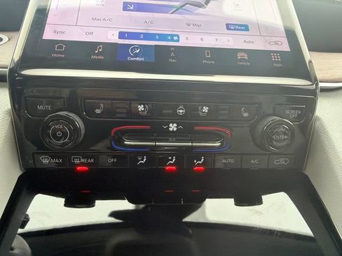 Used 2023 Jeep Grand Cherokee Summit AWD/4WD image 36