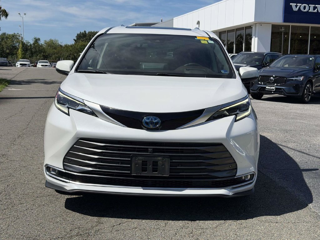 Used 2022 Toyota Sienna Platinum AWD/4WD image 24