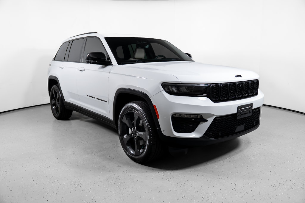 Used 2023 Jeep Grand Cherokee Limited w/ Luxury Tech Group II RWD image 2