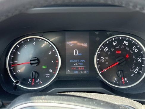 Used 2021 Toyota RAV4 XLE Premium image 28