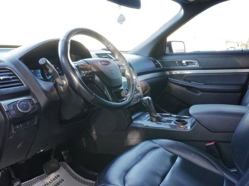 Used 2019 Ford Explorer XLT w/ Equipment Group 202A image 12