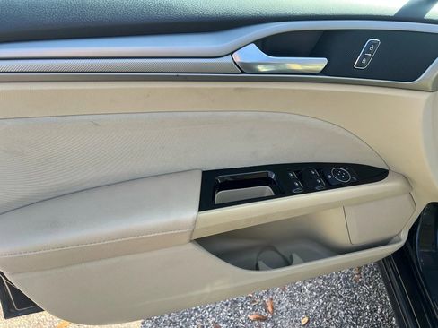 Used 2015 Ford Fusion SE image 22