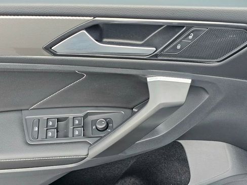 Used 2022 Volkswagen Tiguan SE image 22