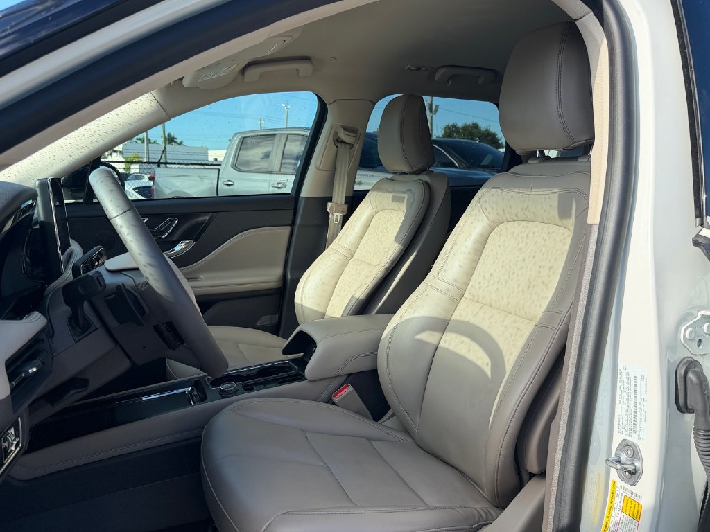 Used 2023 Lincoln Corsair FWD image 6