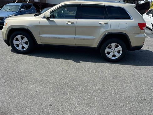 Used 2012 Jeep Grand Cherokee Laredo image 4