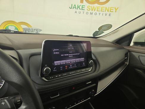 Used 2023 Nissan Rogue SV image 20