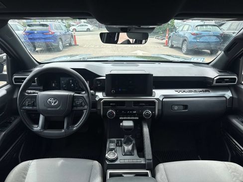 Used 2025 Toyota Tacoma SR5 AWD/4WD image 10