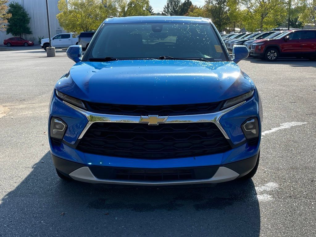 Used 2025 Chevrolet Blazer LT AWD/4WD image 2