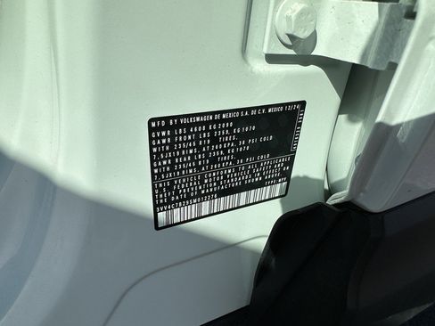 New 2025 Volkswagen Taos SEL image 20