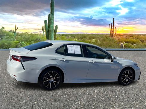 Used 2023 Toyota Camry SE image 7