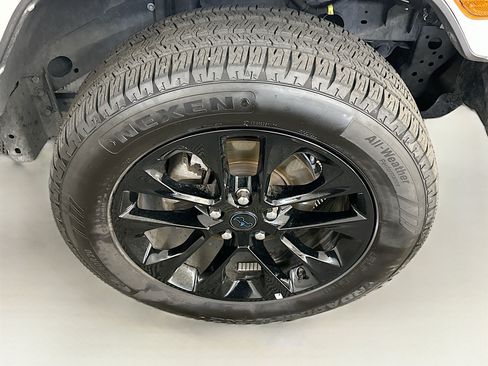 Used 2024 Jeep Wrangler Unlimited Sahara AWD/4WD image 34