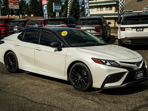 Used 2022 Toyota Camry XSE w/ Navigation Package AWD/4WD image 4