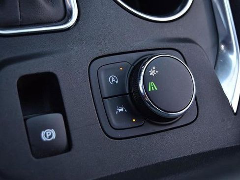 Used 2022 Chevrolet Traverse LT image 21