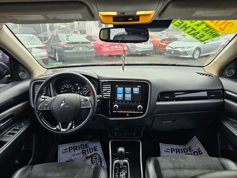Used 2020 Mitsubishi Outlander LE image 16