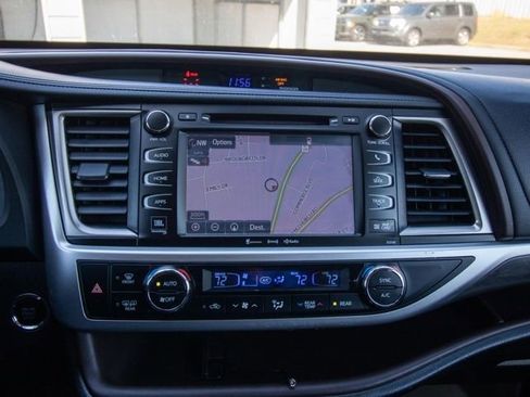 Used 2018 Toyota Highlander Limited image 24