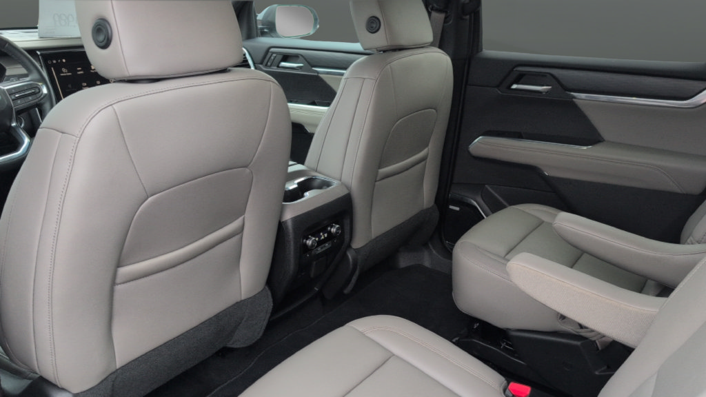 Certified 2026 GMC Acadia Elevation w/ Elevation Premium Package AWD/4WD image 20