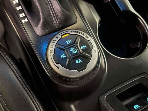 Used 2024 Ford Bronco Everglades image 30