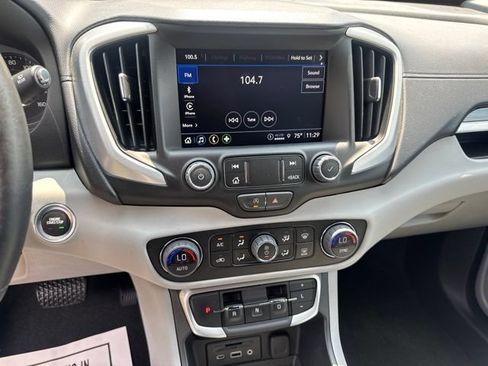 Used 2024 GMC Terrain SLT w/ Tech Package FWD image 18