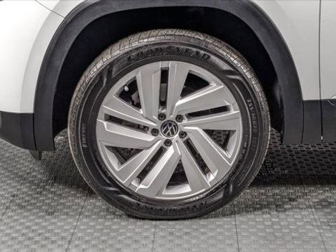 Used 2023 Volkswagen Atlas Cross Sport SE image 34