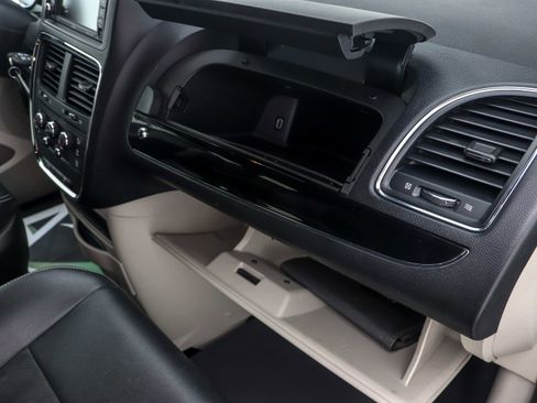 Used 2019 Dodge Grand Caravan SXT FWD image 21