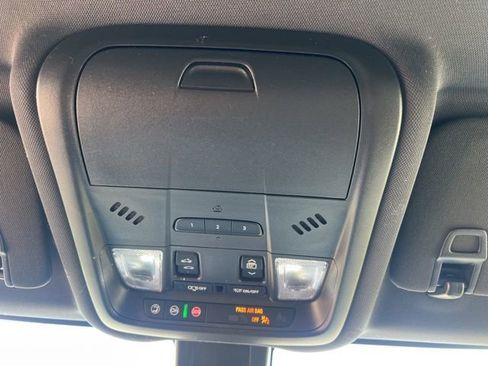 Used 2023 Chevrolet Equinox Premier image 33