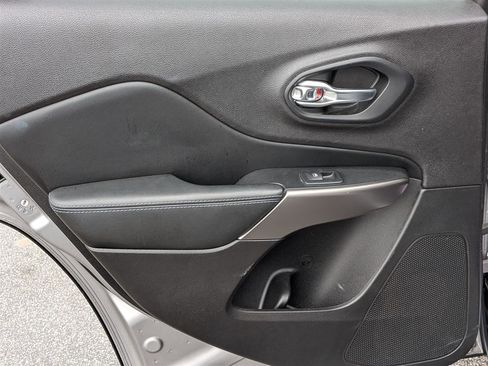 Used 2021 Jeep Cherokee Latitude image 25