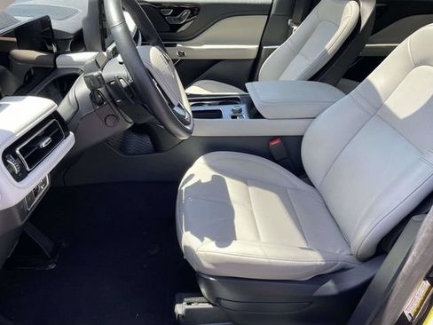 Used 2025 Lincoln Aviator AWD w/ Jet Appearance Package image 9
