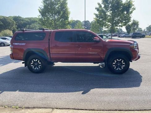 Used 2022 Toyota Tacoma TRD Off-Road w/ Technology Package AWD/4WD image 2