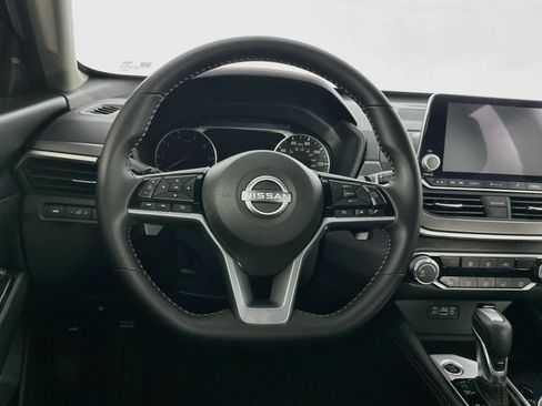 Used 2025 Nissan Altima 2.5 SR FWD image 17