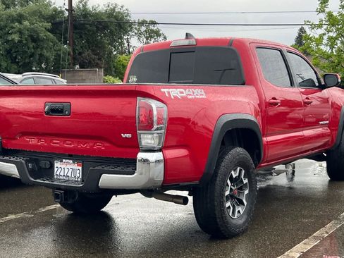 Certified 2023 Toyota Tacoma TRD Off-Road AWD/4WD image 4