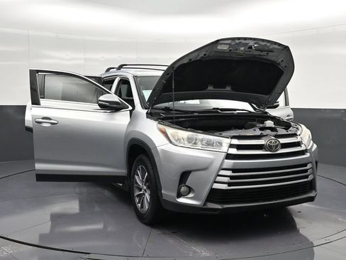 Used 2019 Toyota Highlander XLE FWD image 33