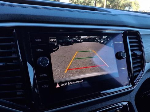 Certified 2022 Volkswagen Atlas Cross Sport SE image 10