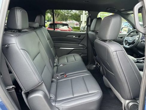 Used 2025 Chevrolet Traverse LT w/ Driver Confidence Package FWD image 11