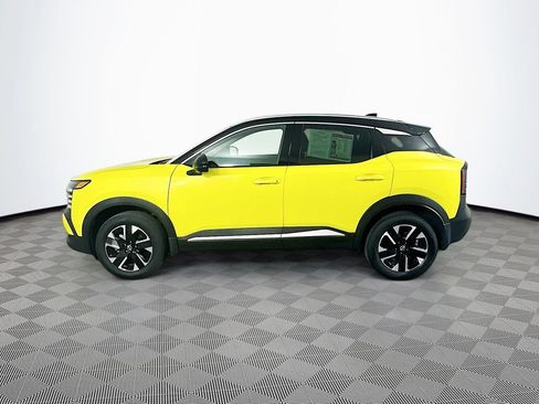 Certified 2025 Nissan Kicks SR FWD image 7