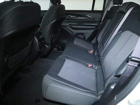 Used 2023 Jeep Grand Cherokee Laredo X AWD/4WD image 14