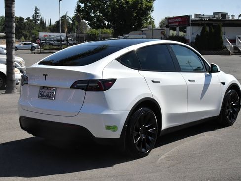 Used 2023 Tesla Model Y Long Range AWD/4WD image 8