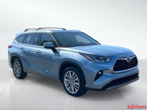 Used 2023 Toyota Highlander Platinum FWD image 8