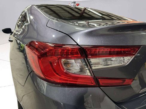 Used 2018 Honda Accord Touring image 13