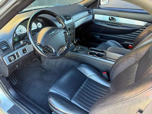 Used 2004 Ford Thunderbird image 2